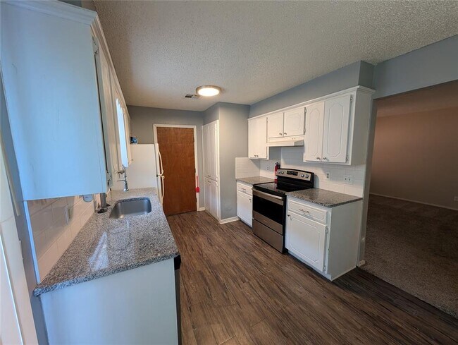 Building Photo - 122 Crystal Cir