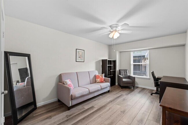 Building Photo - 10328 Briar Forest Dr