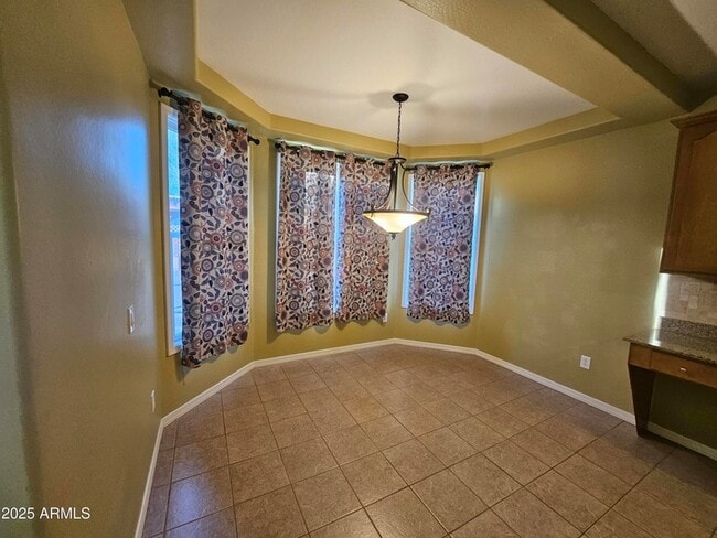 Building Photo - 3216 S Cottonwood Dr