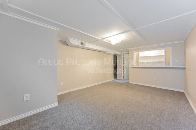 Building Photo - 701 S Simms St