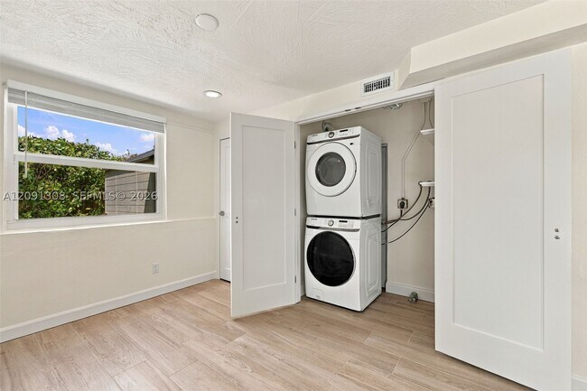 Building Photo - 7120 SW 58th St