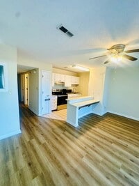 Building Photo - Long Term Rental-Ground floor 2 bedroom 1 bath condo