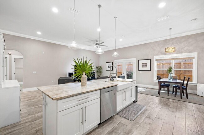 Building Photo - 518 Sibert Ave