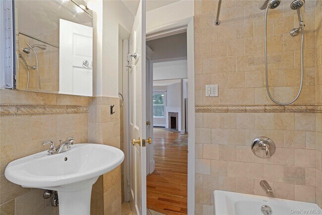 Building Photo - 206 New Broadway