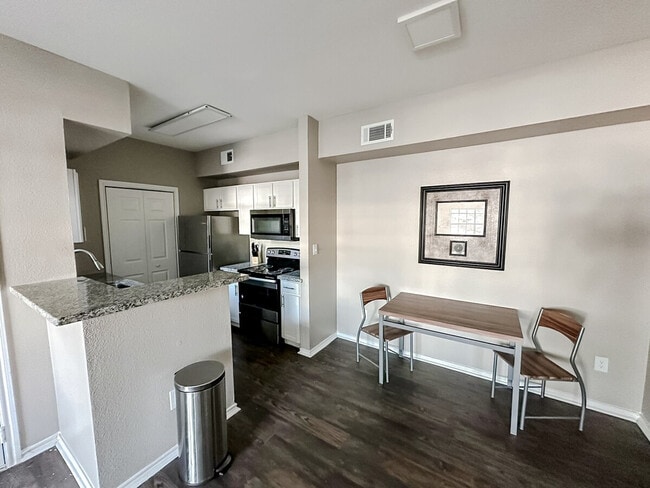 Building Photo - 6225 Saratoga Blvd