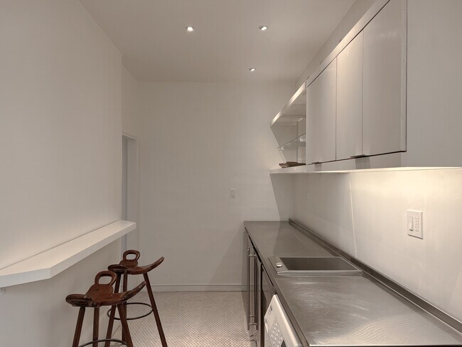 Building Photo - 234 Columbia Pl