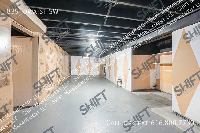 Building Photo - 839 Iowa St SW
