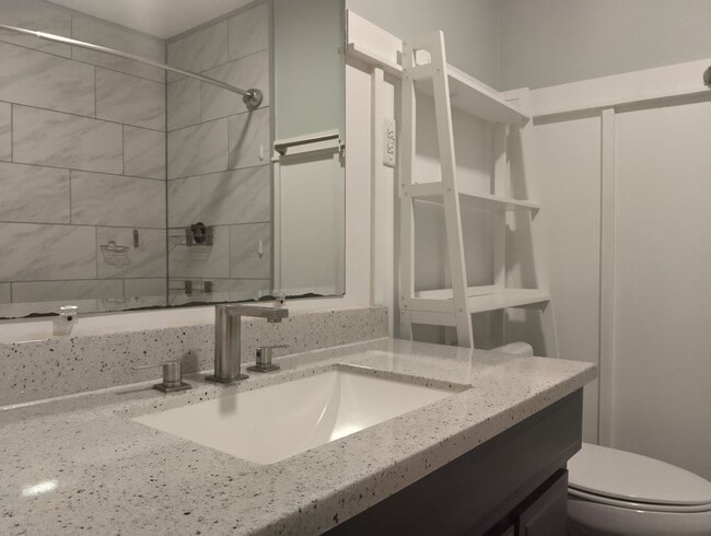 Building Photo - Beautiful 3bd/1.5ba with workshop and large backyard!