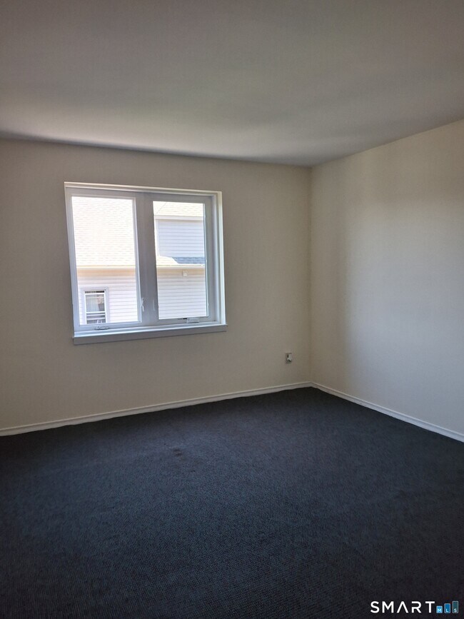 Building Photo - 393 Laurel Ave