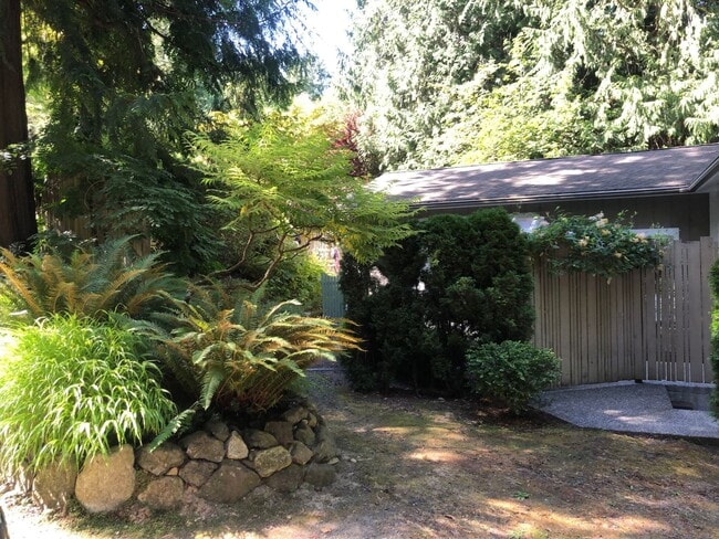 Building Photo - Charming oversized one bedroom cottage nestled quietly among a beautiful Bainbridge oasis