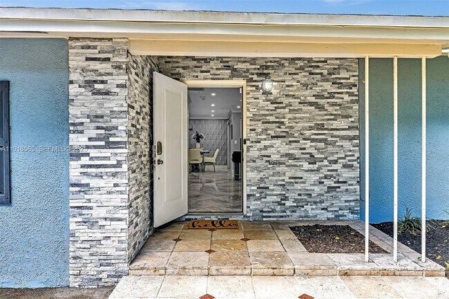 Building Photo - 2191 SW 27th Ln