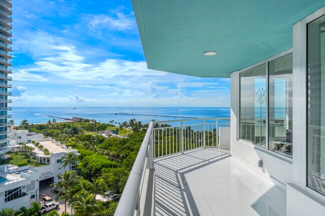 Building Photo - 400 South Pointe Dr