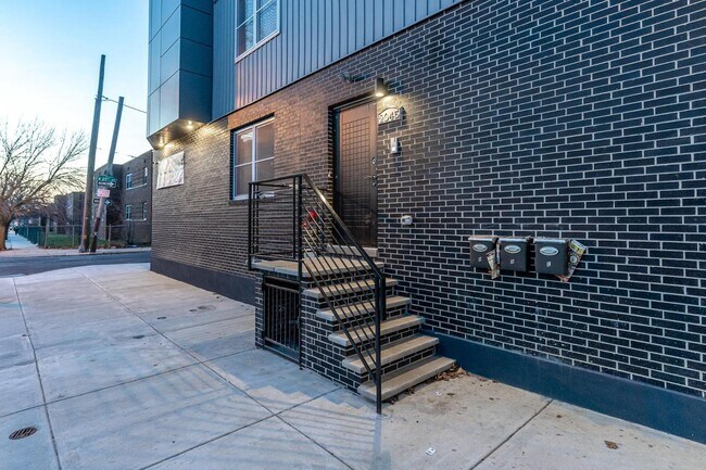 Building Photo - 2045 N College Ave