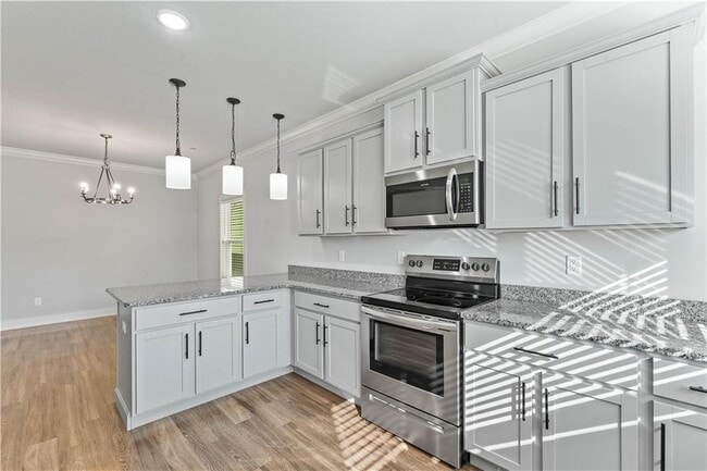 Building Photo - 913 NE Hts Ln