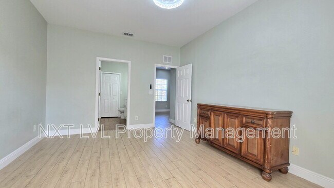 Building Photo - 2122 SW 29th Terrace