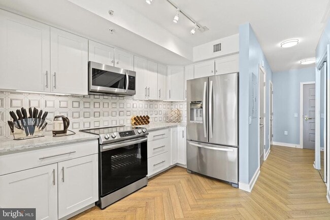 Building Photo - 631 D St NW