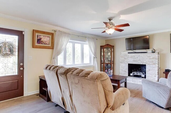 Building Photo - 735 Reckord Rd