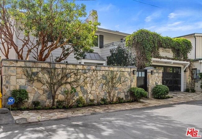 Building Photo - 27002 Malibu Cove Colony Dr