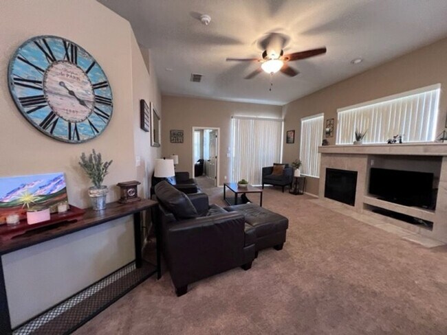 Building Photo - 2BR Vacation Home in Gated Community Bullhead Parkway with Utilities Avail 10/1