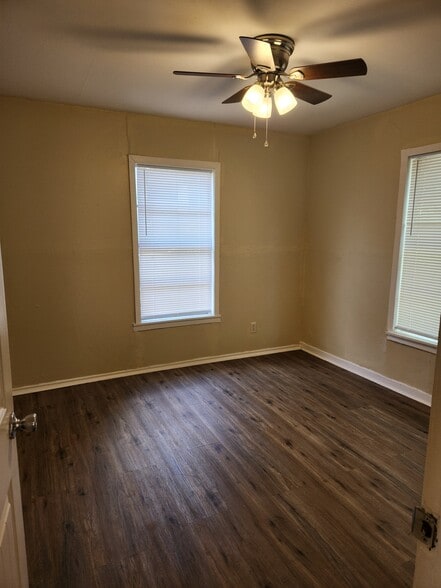Back Bedroom - 608 Campbell St
