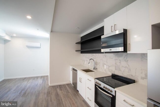 Building Photo - 1201 Vine St