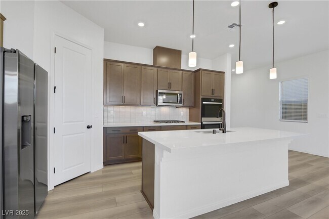 Building Photo - 1570 Rock Kestrel St