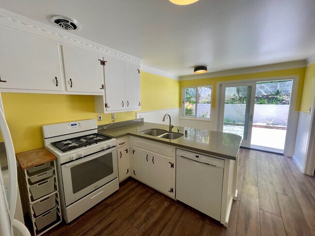 Looks into garden - 5940 La Salle Ave