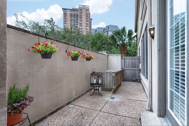 Building Photo - Gorgeous Mediterranean-style condo located...