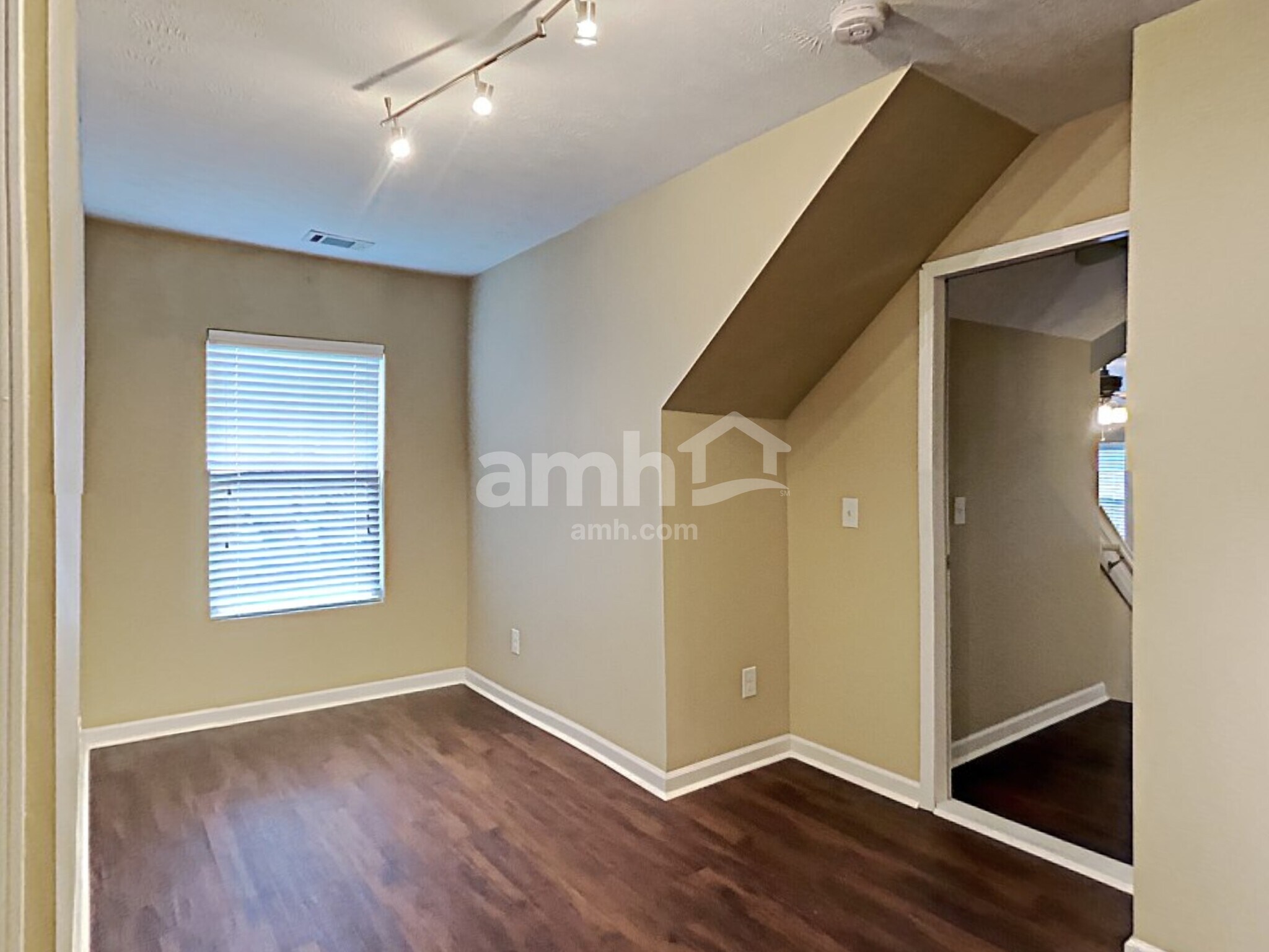 Building Photo - 1642 Zurich Dr