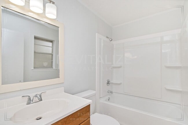 Building Photo - Newly Renovated 3 Bed 2 Bath Home in Theodore!