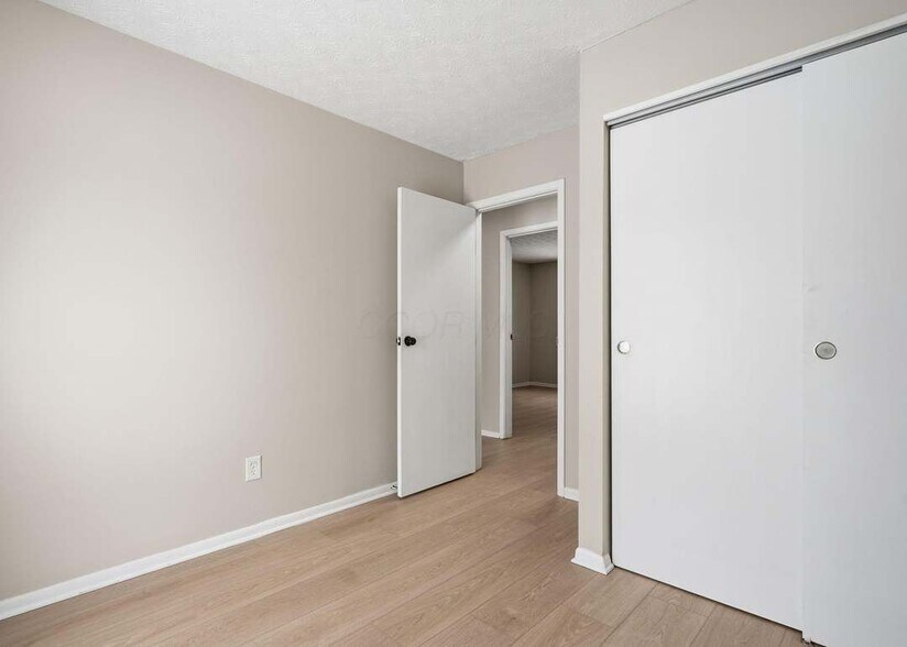 Building Photo - 2526 Queenswood Dr
