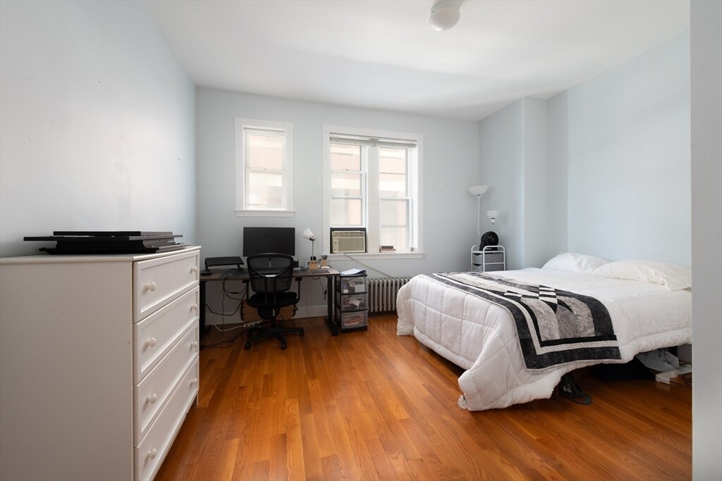 Building Photo - 411 Marlborough St