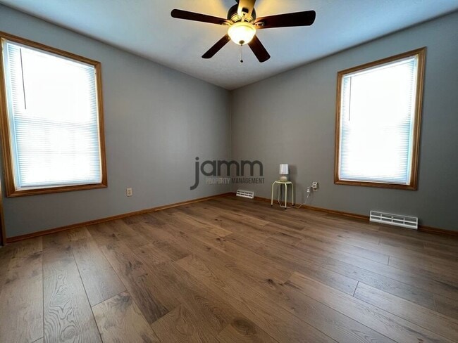 Building Photo - 3027 Brookdale Ave