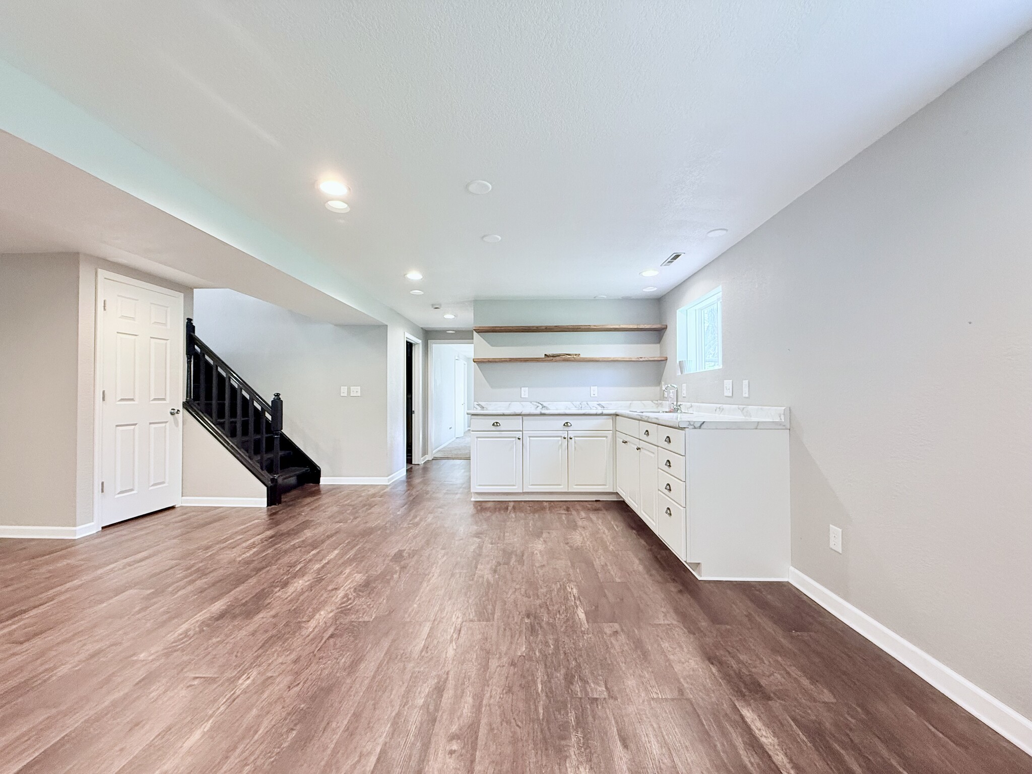 Den / Kitchenette - 2105 Parrish St
