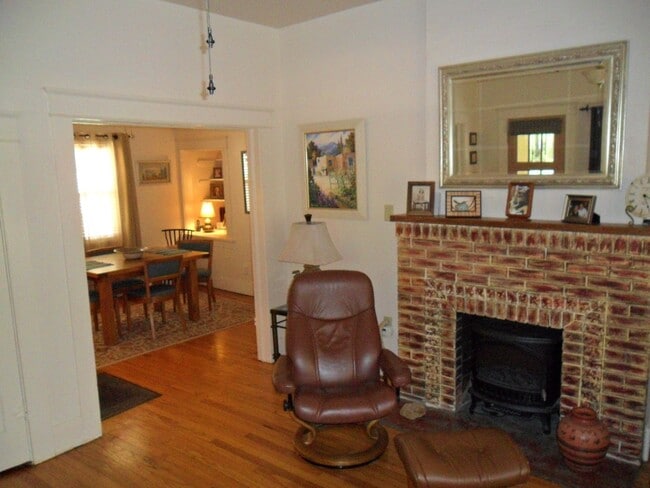 Building Photo - 445 College Ave