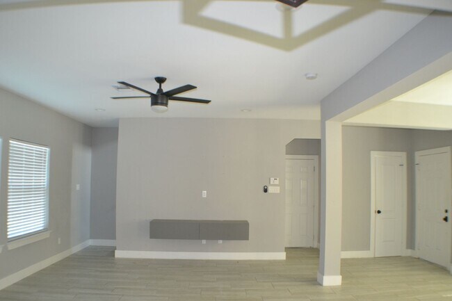 Building Photo - House for rent in Houston