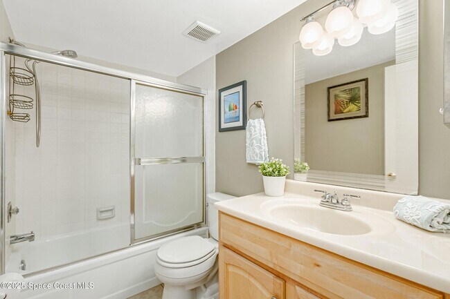 Building Photo - 2125 Golf Isle Dr