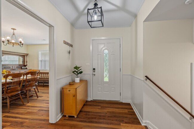Building Photo - 608 S 21st Ave