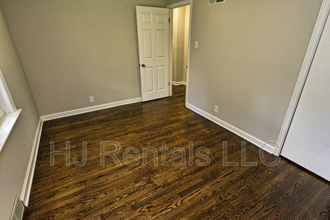 Building Photo - 9650 Cutler Dr