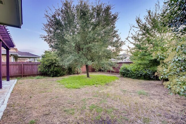 Building Photo - 504 Woodsorrel Way