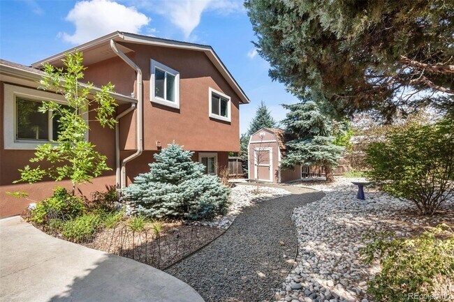 Building Photo - 5585 Escondido Dr