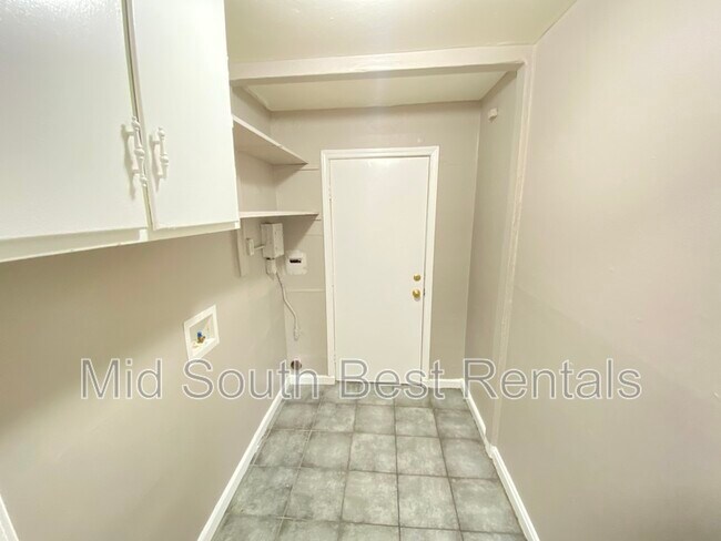 Building Photo - 3549 Sharpe Ave