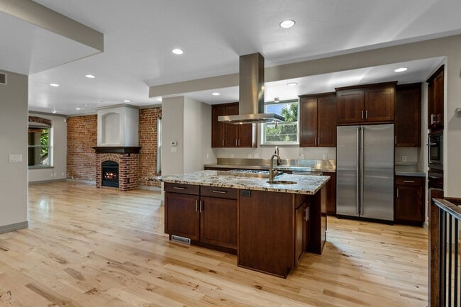 Building Photo - 1275 S Clayton St