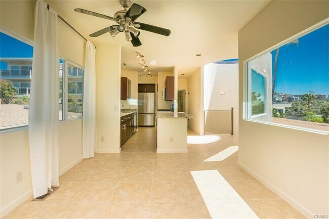 Building Photo - 1076 Miramar St