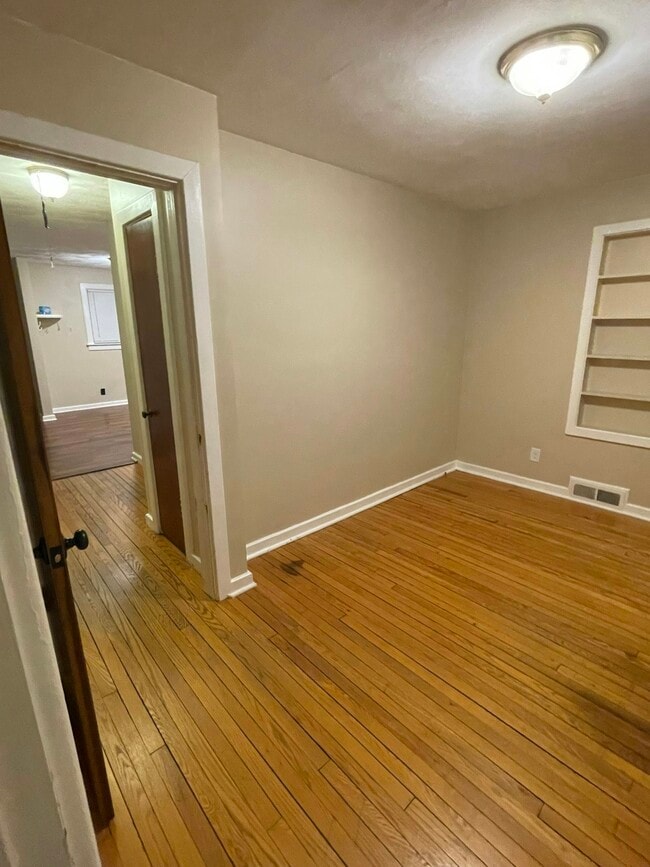 Building Photo - 213 Garden City Dr