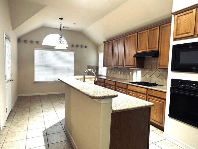Building Photo - 2910 Sandleigh Dr