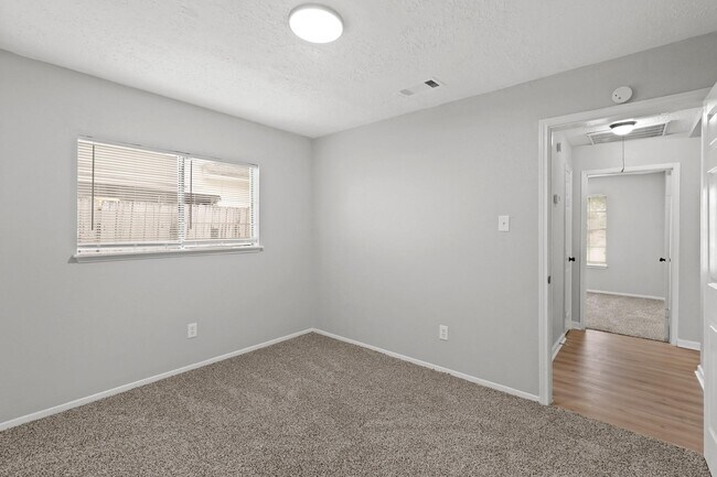 Building Photo - 7215 Trogon Ln