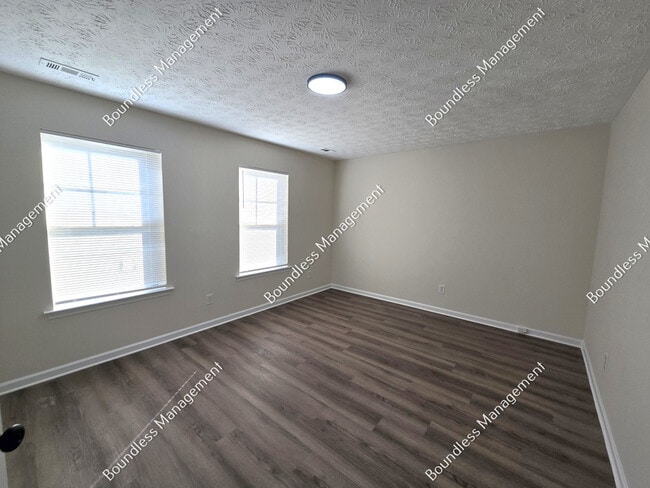 Building Photo - 4593 Parkway Cir