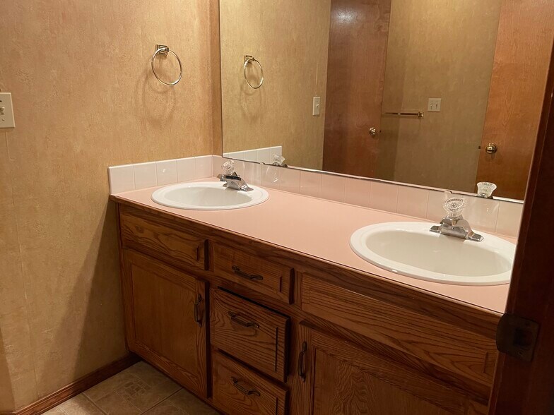 Building Photo - 4034 S Miranda Ct