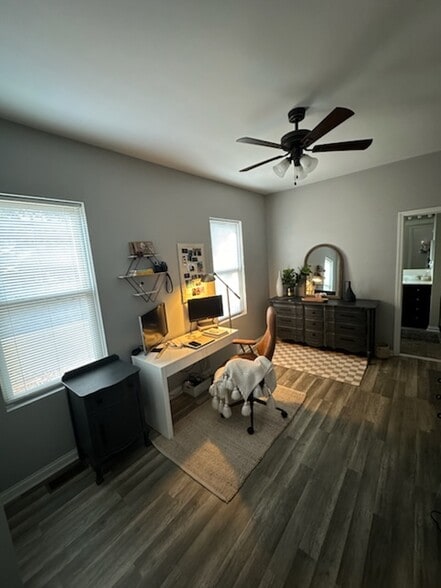 Building Photo - 3637 W Belmont Unit #2